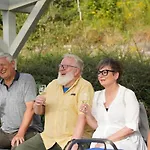 Ferienweingut Hirschen Schulstrasse 4*