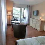 Ferienweingut Hirschen Schulstrasse 4*