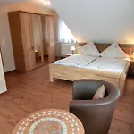 Ferienweingut Hirschen Schulstrasse Alojamento de Acomodação e Pequeno-almoço 4*