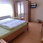 Ferienweingut Hirschen Schulstraße Frühstückspension 4*