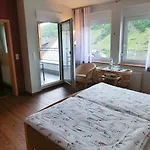 Frühstückspension Ferienweingut Hirschen Schulstraße