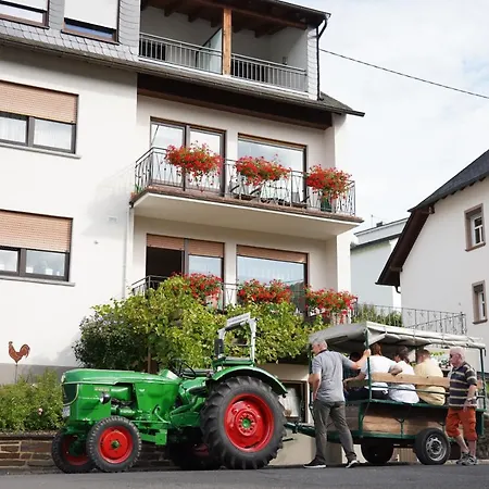 Ferienweingut Hirschen Schulstrasse Oda ve Kahvaltı