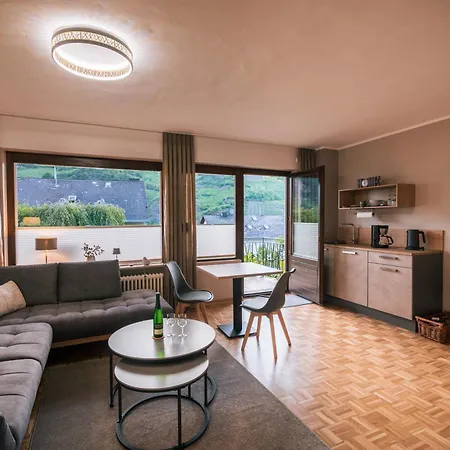 Oda ve Kahvaltı Ferienweingut Hirschen Schulstrasse 4*