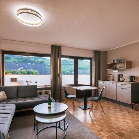 Ferienweingut Hirschen Schulstrasse 4*