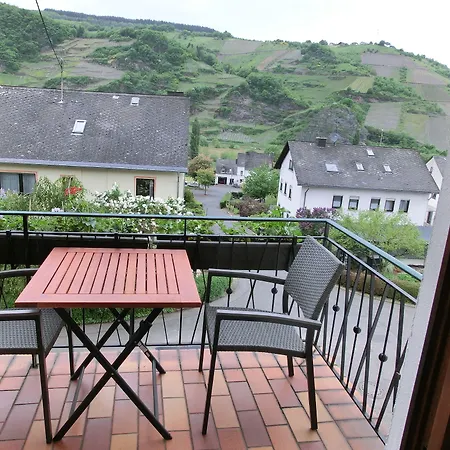 Ferienweingut Hirschen Schulstrasse