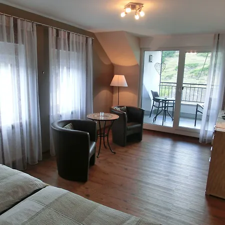 Ferienweingut Hirschen Schulstrasse 4* Burg (Bernkastel-Wittlich)