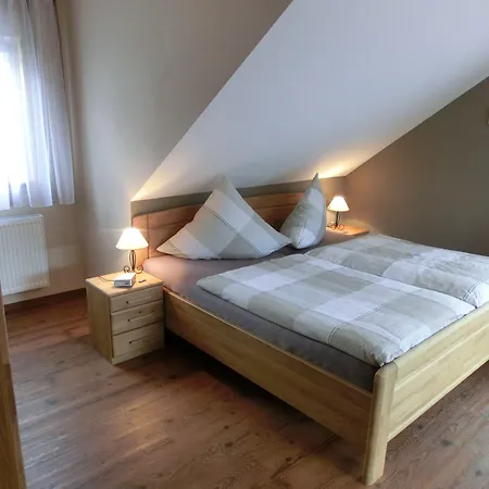 Ferienweingut Hirschen Schulstrasse Bed & Breakfast