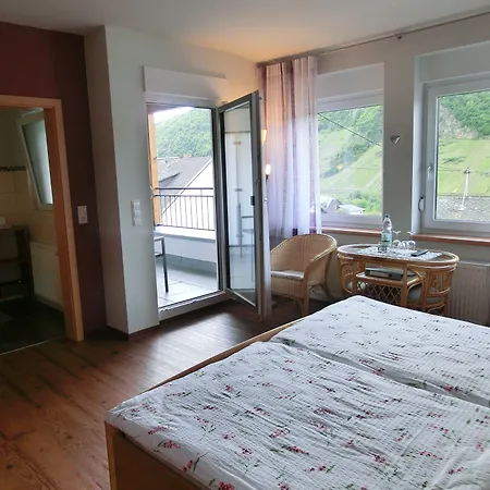 Ferienweingut Hirschen Schulstrasse