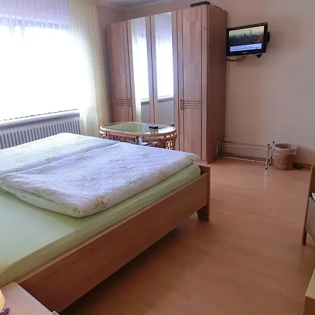 Ferienweingut Hirschen Schulstrasse Oda ve Kahvaltı 4*