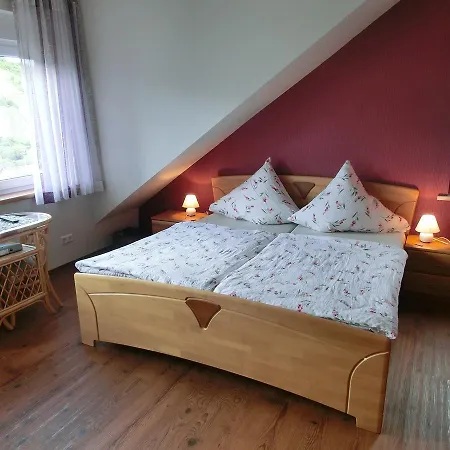 Ferienweingut Hirschen Schulstrasse 4*