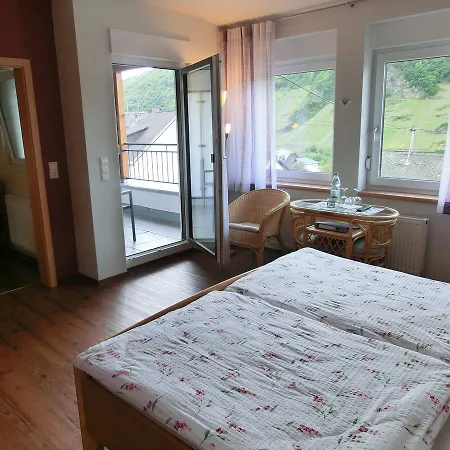 Bed & Breakfast Ferienweingut Hirschen Schulstrasse