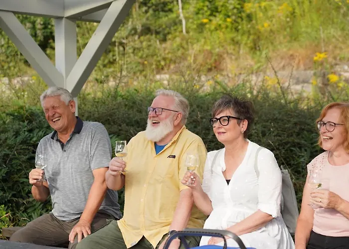 Ferienweingut Hirschen Schulstrasse 4*