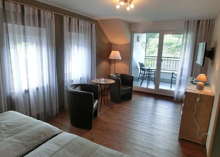 Ferienweingut Hirschen Schulstrasse Отель типа 