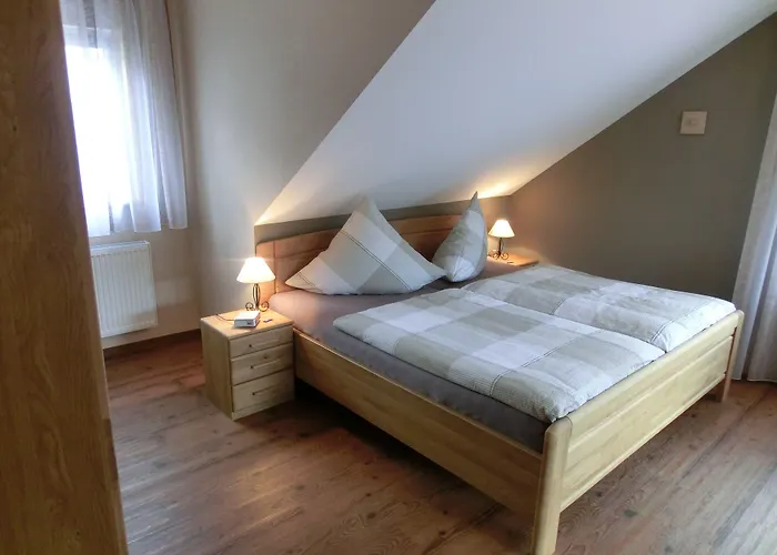 Ferienweingut Hirschen Schulstrasse B&B