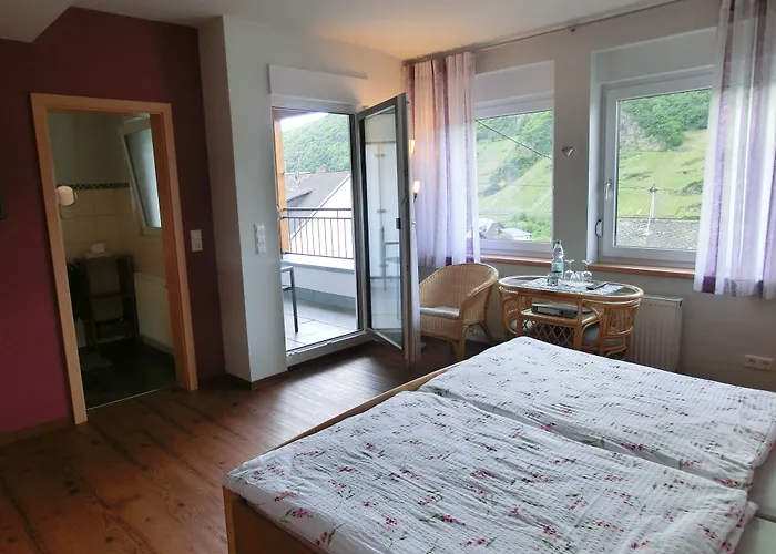 Ferienweingut Hirschen Schulstrasse