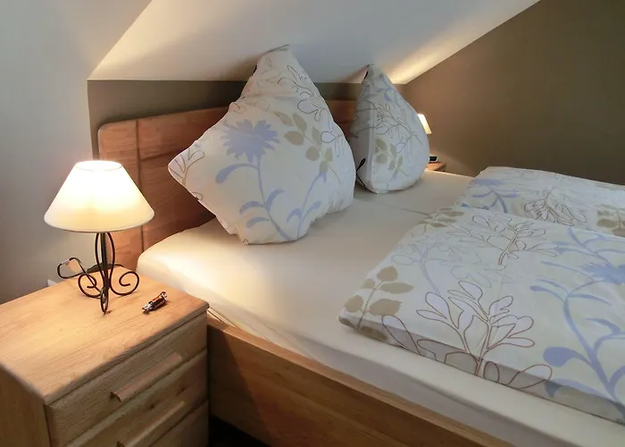 Ferienweingut Hirschen Schulstrasse B&B