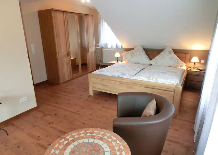 Ferienweingut Hirschen Schulstrasse B&B 4*