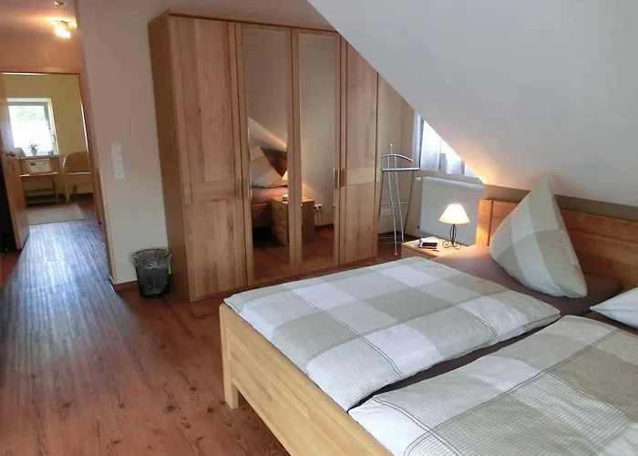 Ferienweingut Hirschen Schulstrasse B&B