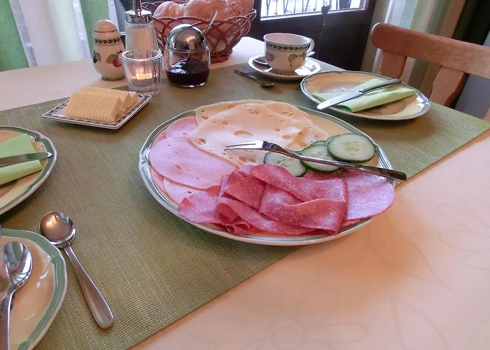 Ferienweingut Hirschen Schulstrasse B&B 4*