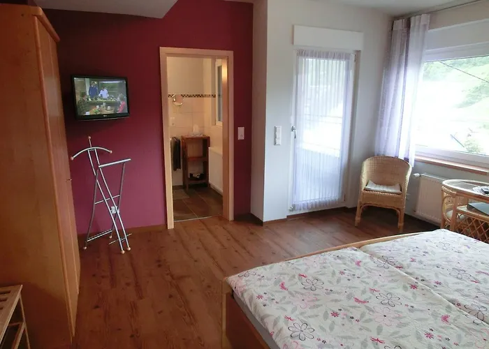 B&B Ferienweingut Hirschen Schulstrasse