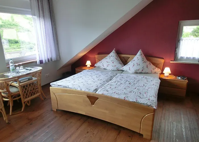 Ferienweingut Hirschen Schulstrasse 4*