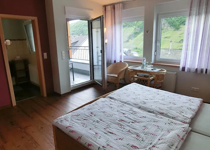 B&B Ferienweingut Hirschen Schulstrasse