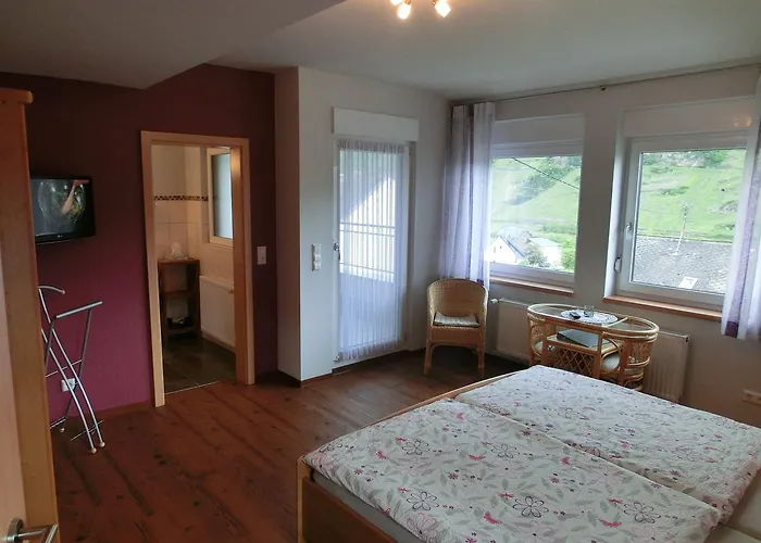 B&B Ferienweingut Hirschen Schulstrasse 4*